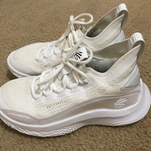 under armor curry flow Size - 5.5 youth white - Picture 5 of 9